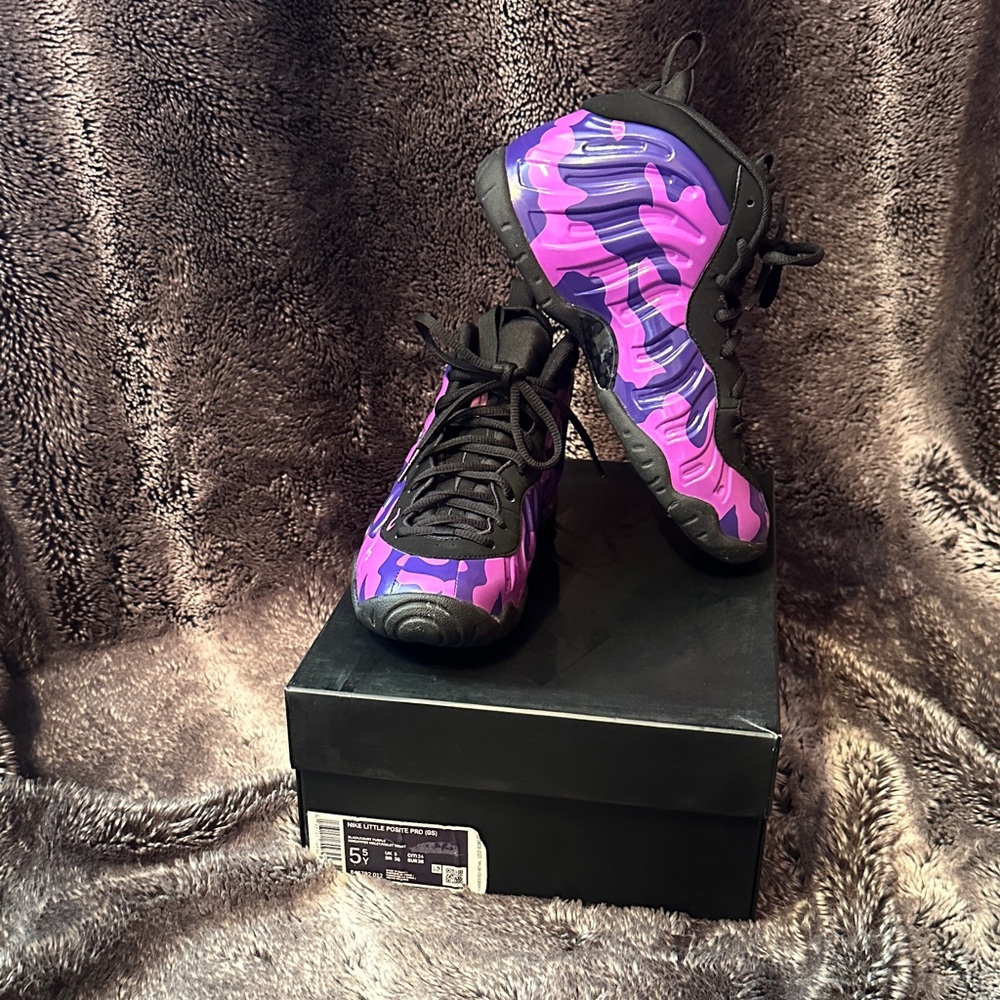 Nike Purple and Black Camouflage Women's Sneakers
